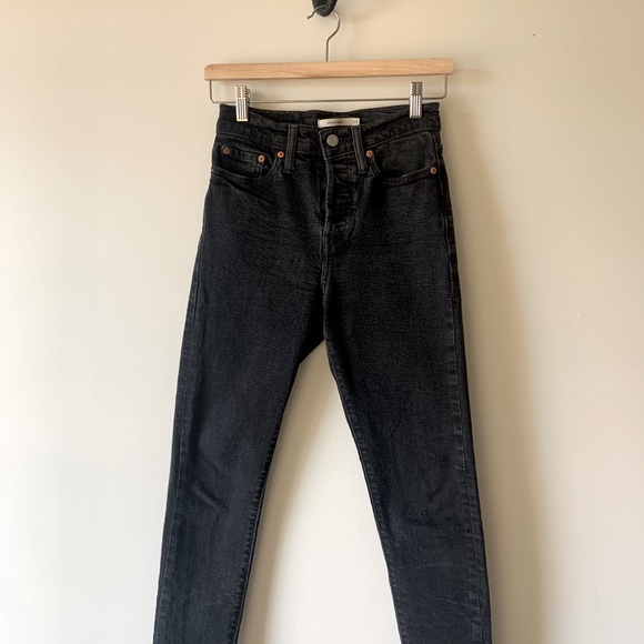 Levi’s, faded black Wedgie skinny ankle cut denim in size 25 - Picture 10 of 13